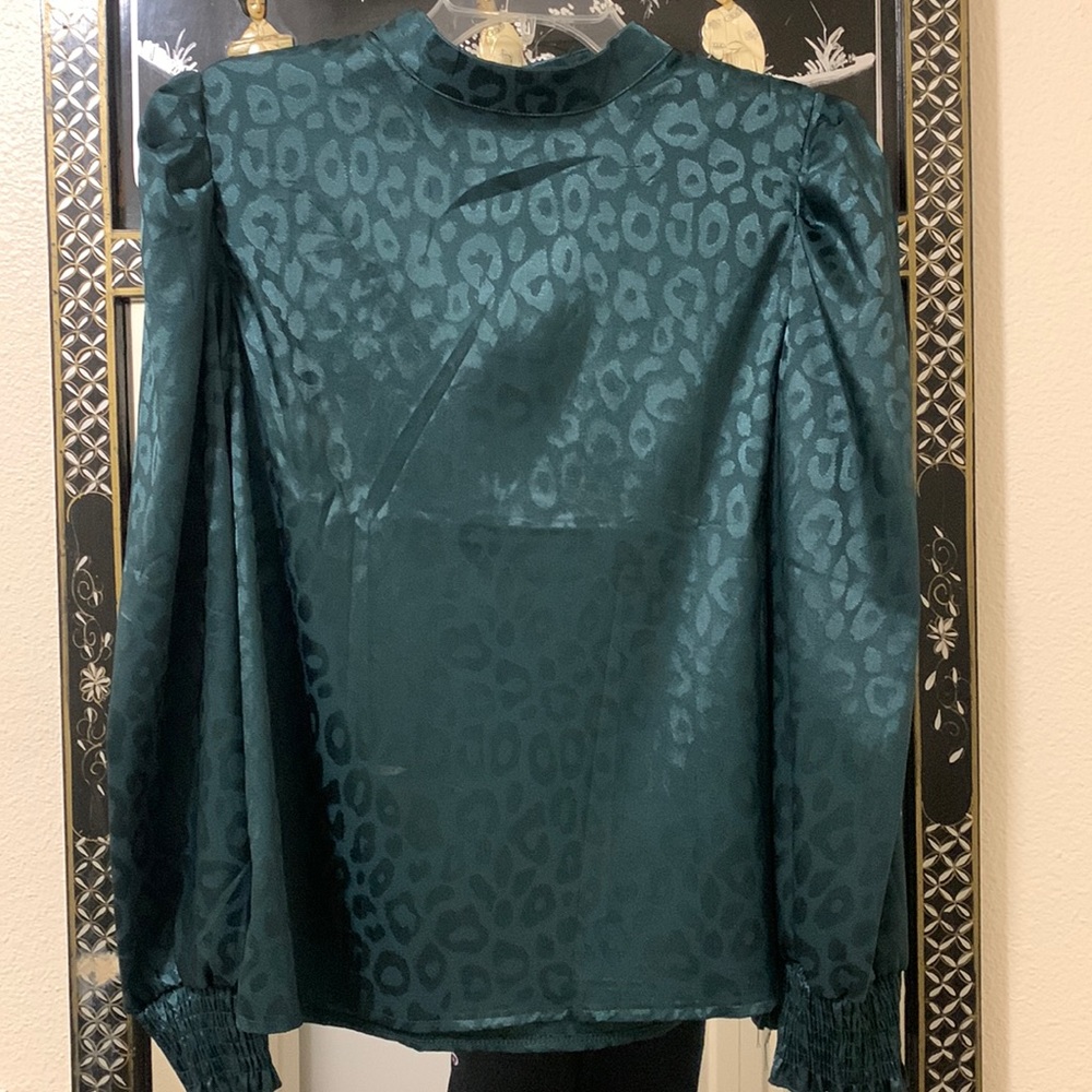Women’s green leopard print long sleeves blouse